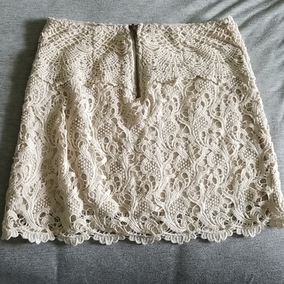 PINS & NEEDLES Cream Lace Crochet Skirt XS - Picture 4 of 4
